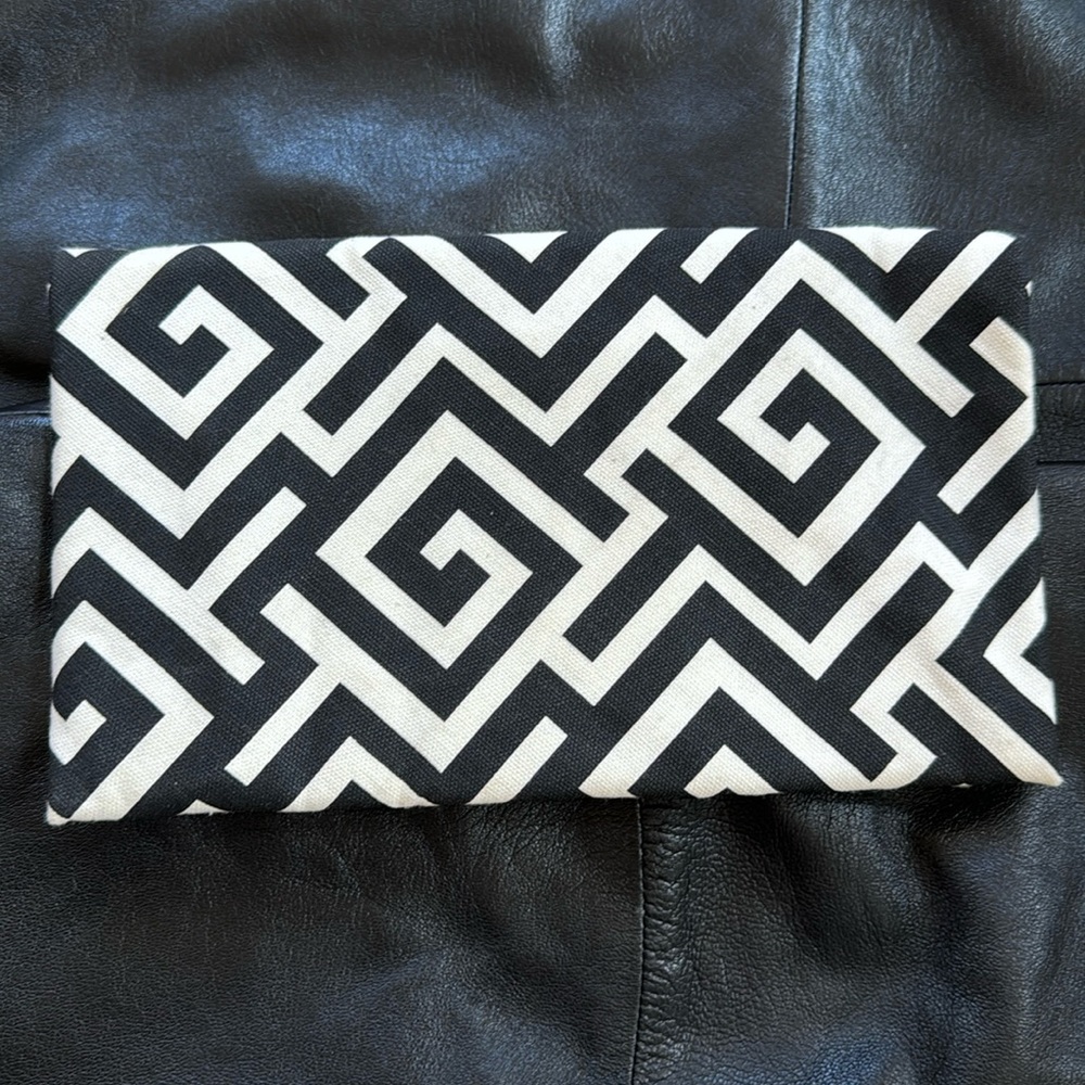 Black /White Geometric Print Clutch - Picture 2 of 4
